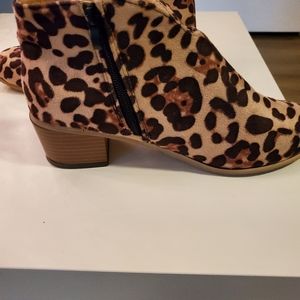 Like New Leopars Booties